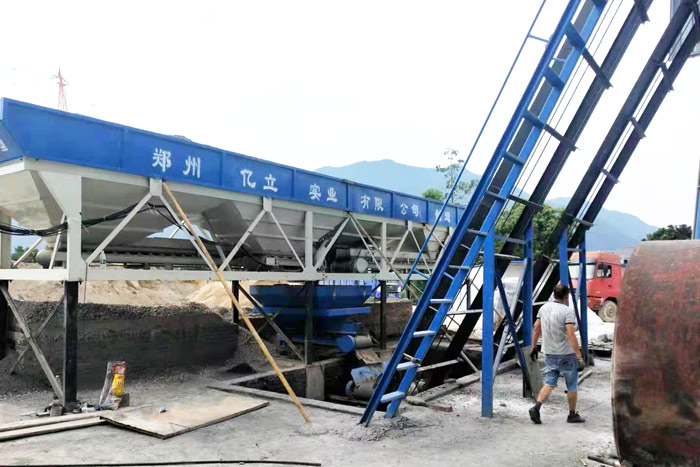 配料機應(yīng)用于攪拌站設(shè)備中